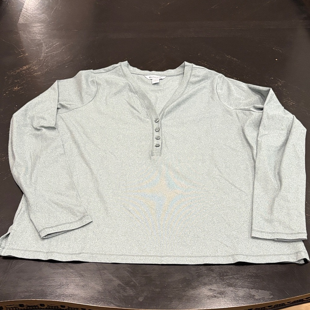Athleta Heather green V-Neck Top